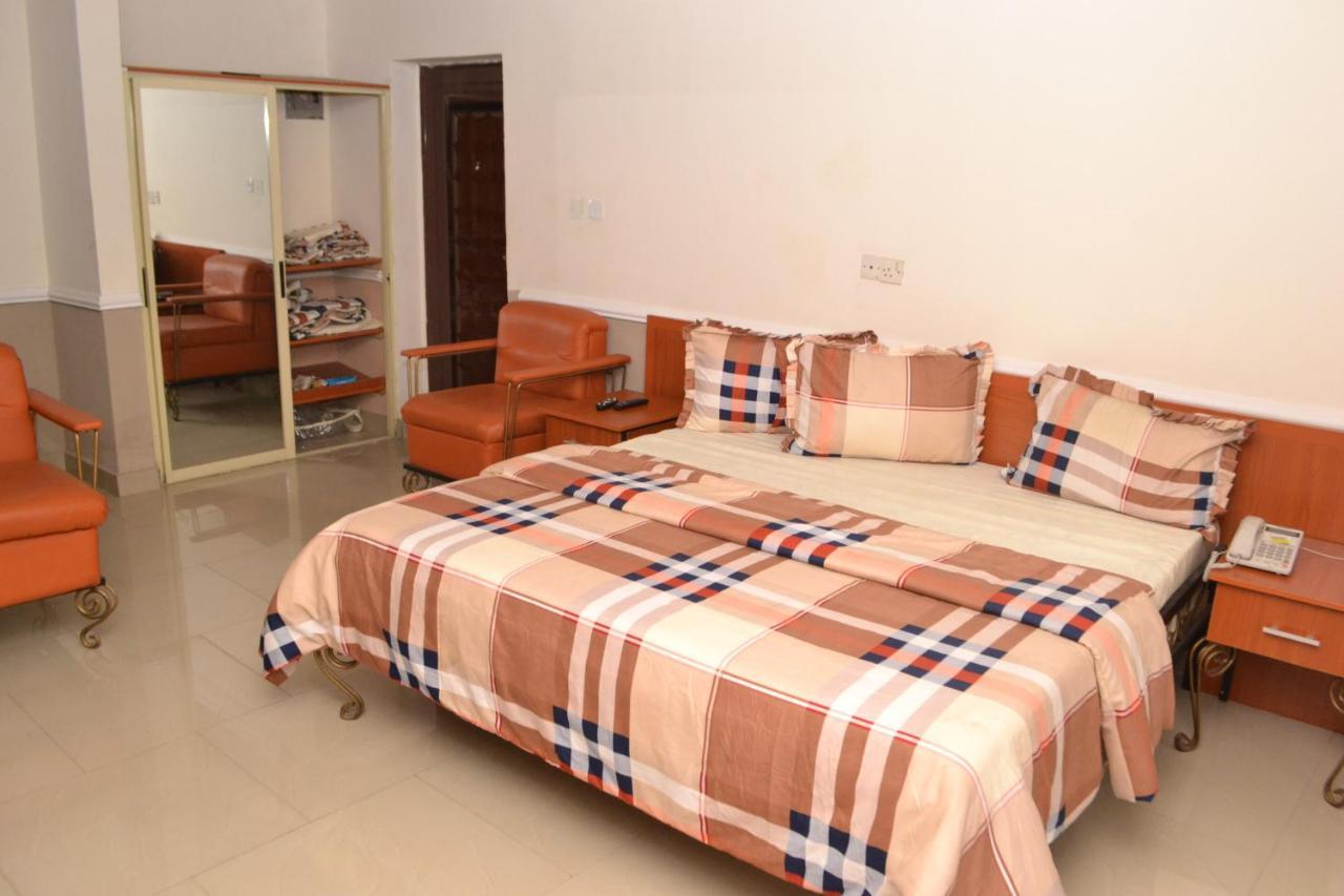 Aquatic Suites & Apartments Aliayabiagba Esterno foto